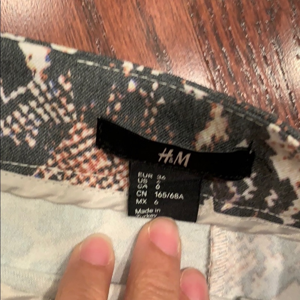🚫DONATED🚫 3 for $15🌸 Skirt - H&M animal print - Picture 3 of 6